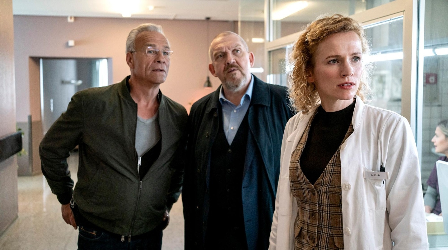 Klaus J. Behrendt, Dietmar Bär und Adina Vetter (v.l.n.r.) im "Tatort: Gefangen" 