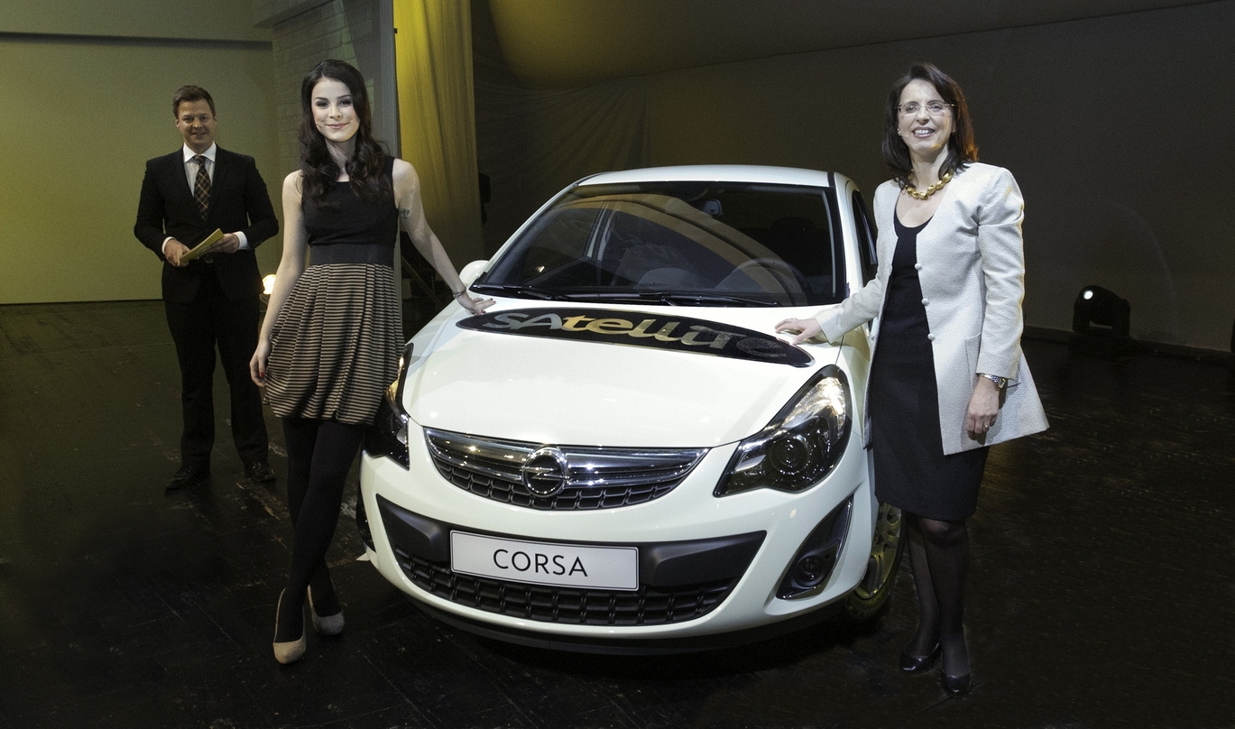 Stellten den Corsa Satellite vor: Lena Meyer-Landrut und Imelda Labbé (Exekutiv-Direktorin für Verkauf, Marketing und Service Opel)