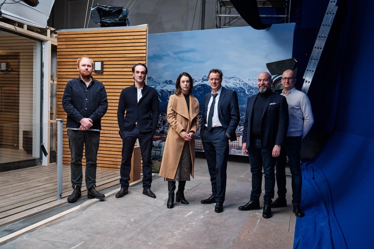 Am Set von "Euer Ehren" (AT): Tobias von dem Borne (Kamera), David Nawarth (Regie), Paula Beer, Sebastian Koch, Al Munteanu (SquareOne Entertainment) und Thomas Hroch (Mona Film, v.l.n.r.).