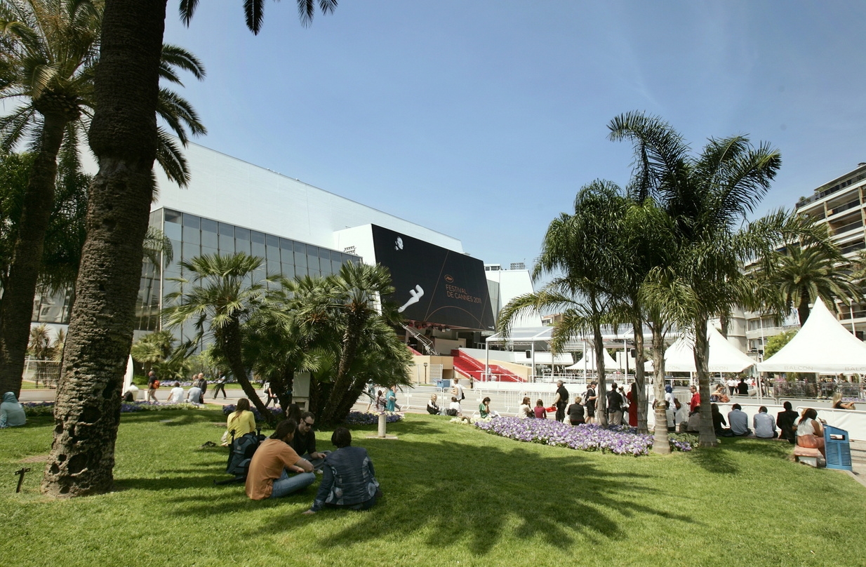 Der deutsche Filme zeigt Marktpräsenz in Cannes - Blick auf das Palais und das Village in Cannes