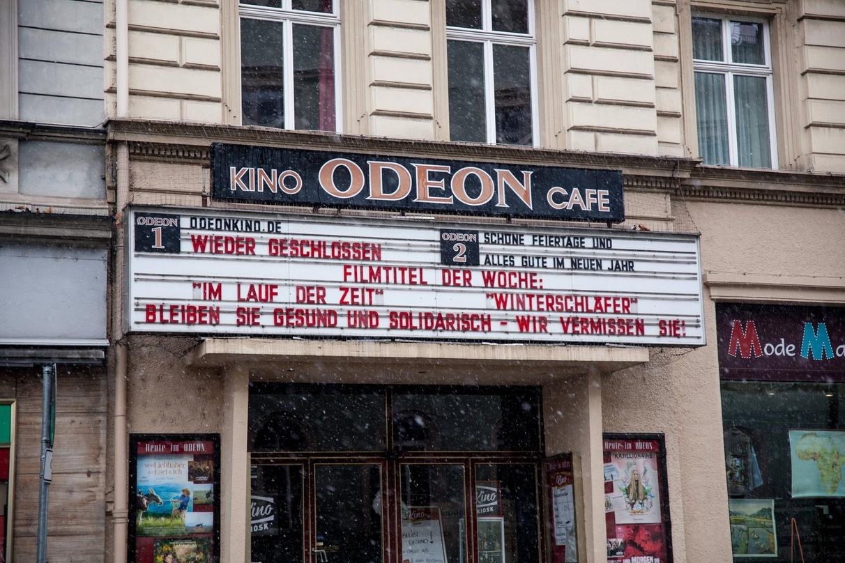 Aktuell sind die Kinos - wie hier das Odeon - Kino & Café in Bamberg - geschlossen. Kino- und Verleiherverbände haben sich jetzt mit der Bitte um eine Wiedereröffnungsstrategie an die Politik gewandt 