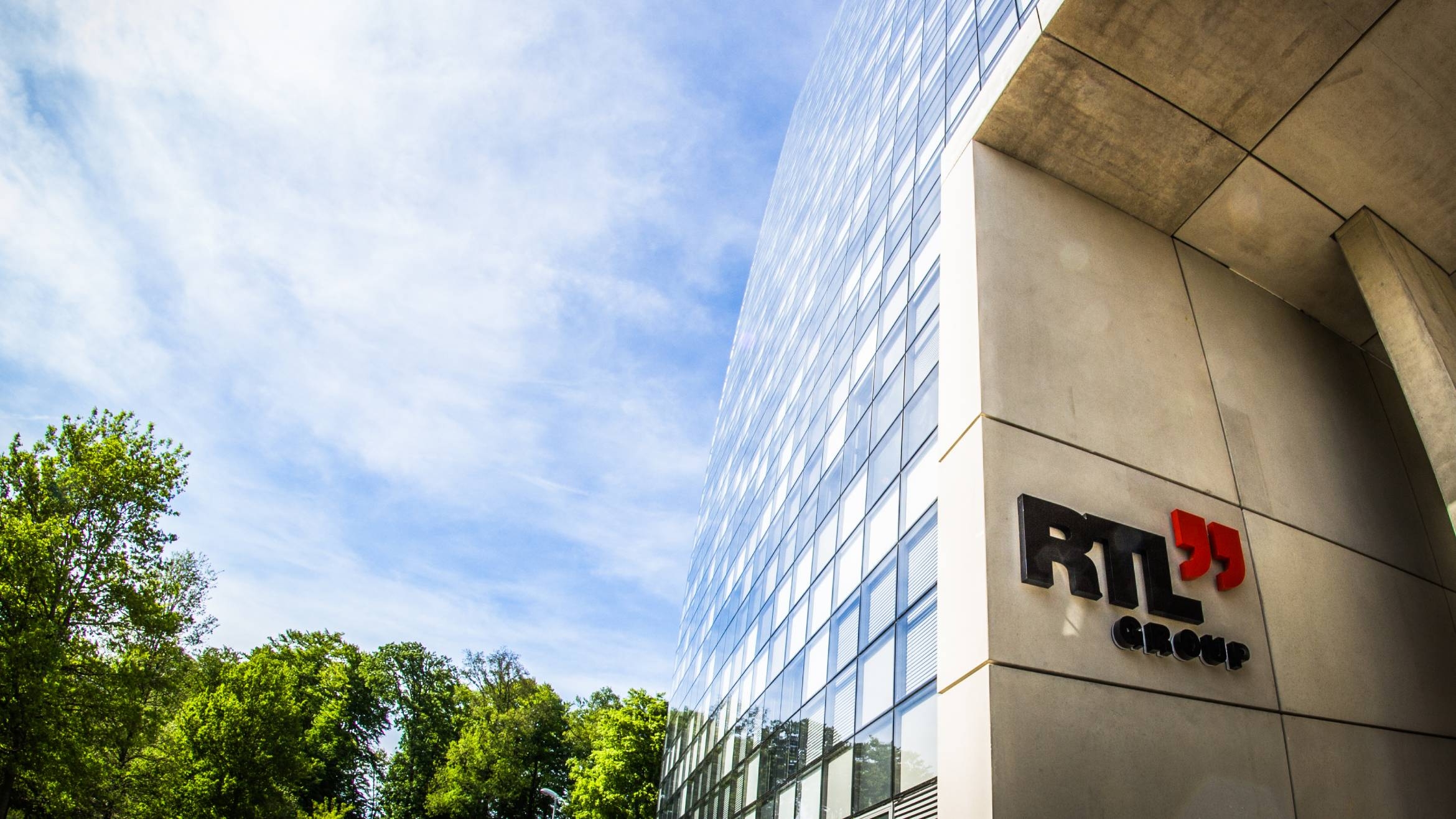 Eingang zum Gebäude der RTL Group – 