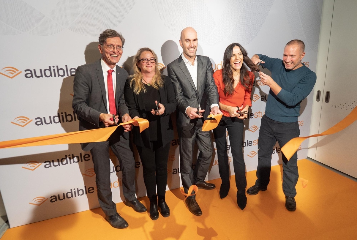 Weihten die neuen Studios ein (von links): Christian Gaebler, Katrin Budde (beide SPD), Oliver Daniel (Deutschlandchef Audible), Bettina Zimmermann und Benno Fürmann