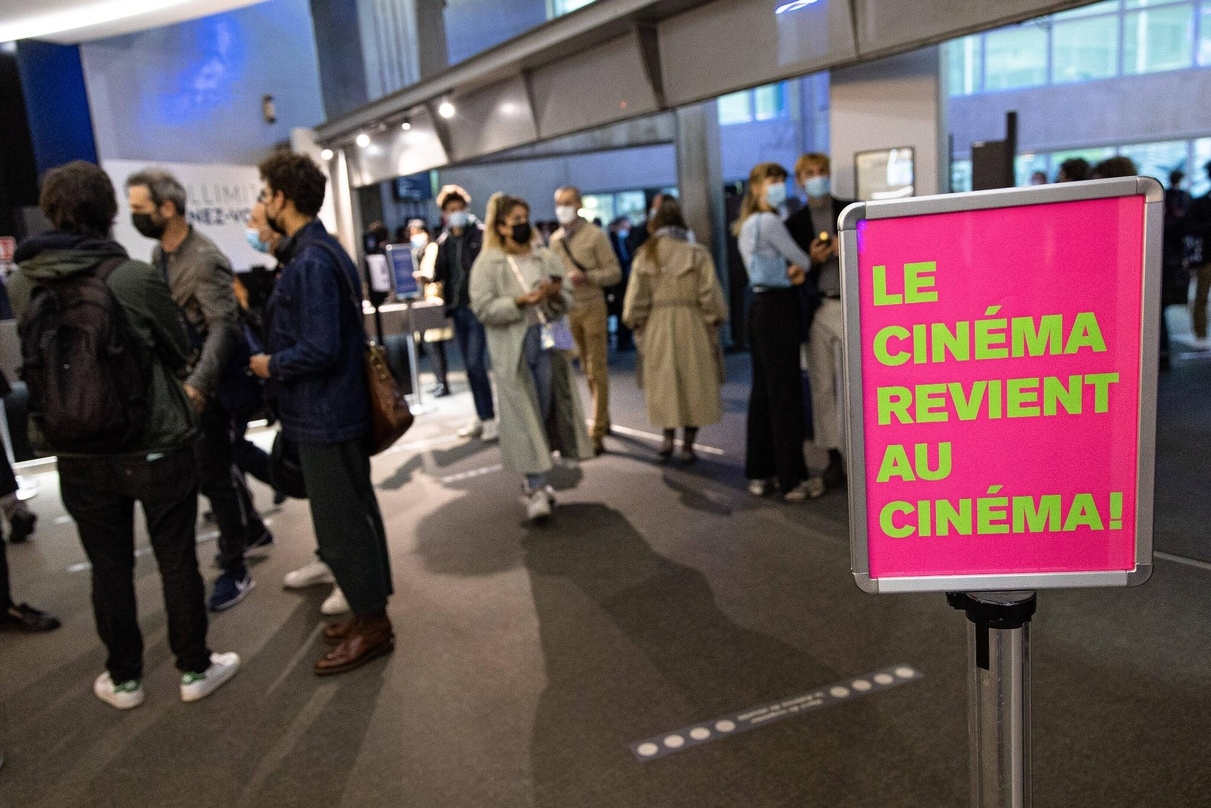 Vom Start weg strömten die Franzosen wieder in die Kinos - selbst Wochenendzahlen auf dem Durchschnittsniveau der vergangenen fünf Jahre vor der Pandemie sind bereits wieder in Reichweite gerückt