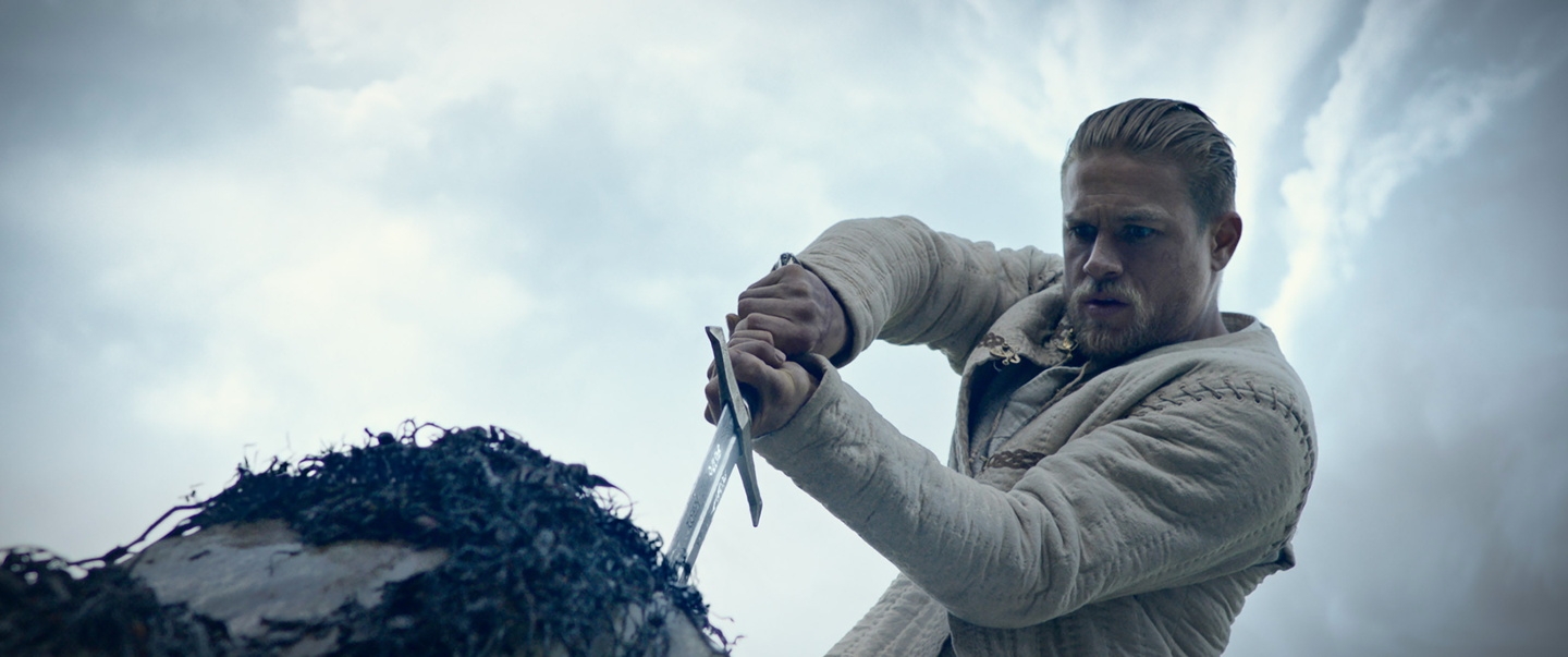 Ikonische Szene: Charlie Hunnam in "King Arthur"