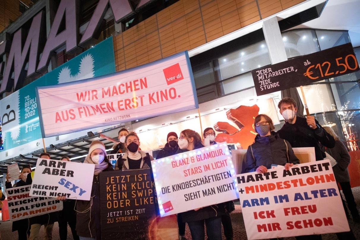 Während der Berlinale hatten Kinomitarbeiter:innen die Verhandlungsphase mit einer Protestaktion begleitet