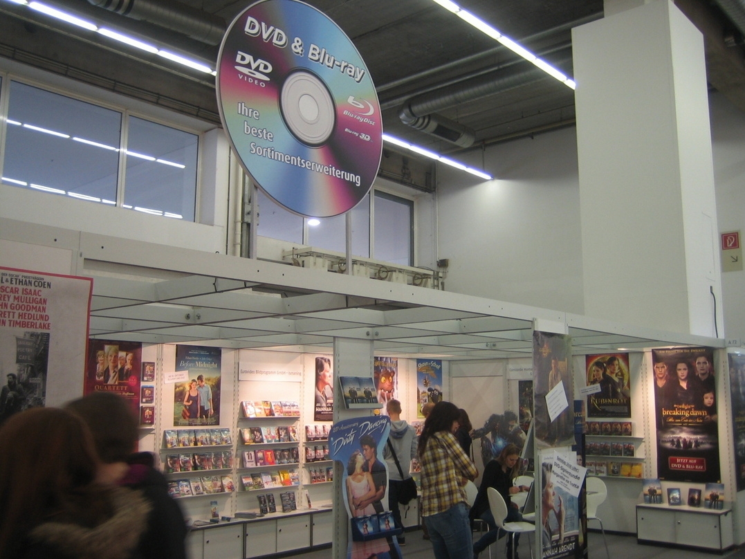 Am FAM-Gemeinschaftsstand konnten sich interessierte Buchhändler direkt bei vier Anbietern über DVD-Sortimente informieren