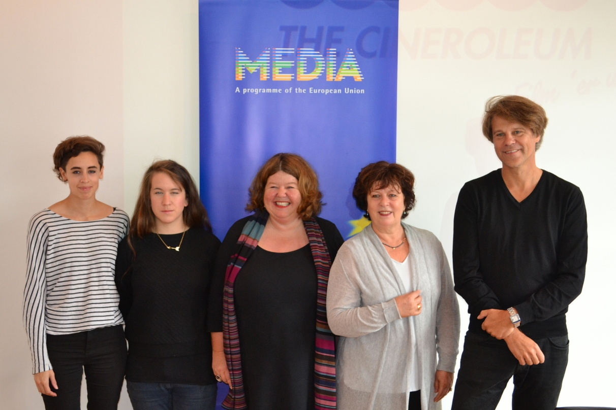 Irina Orssich (M.) auf der Filmkunstmesse mit Moderator Matthias Elwardt (r.), Renate Rose (EFP, 2.v.r.) sowie Jane Dall und Amica Hall (Assemble Studios, v.l.)