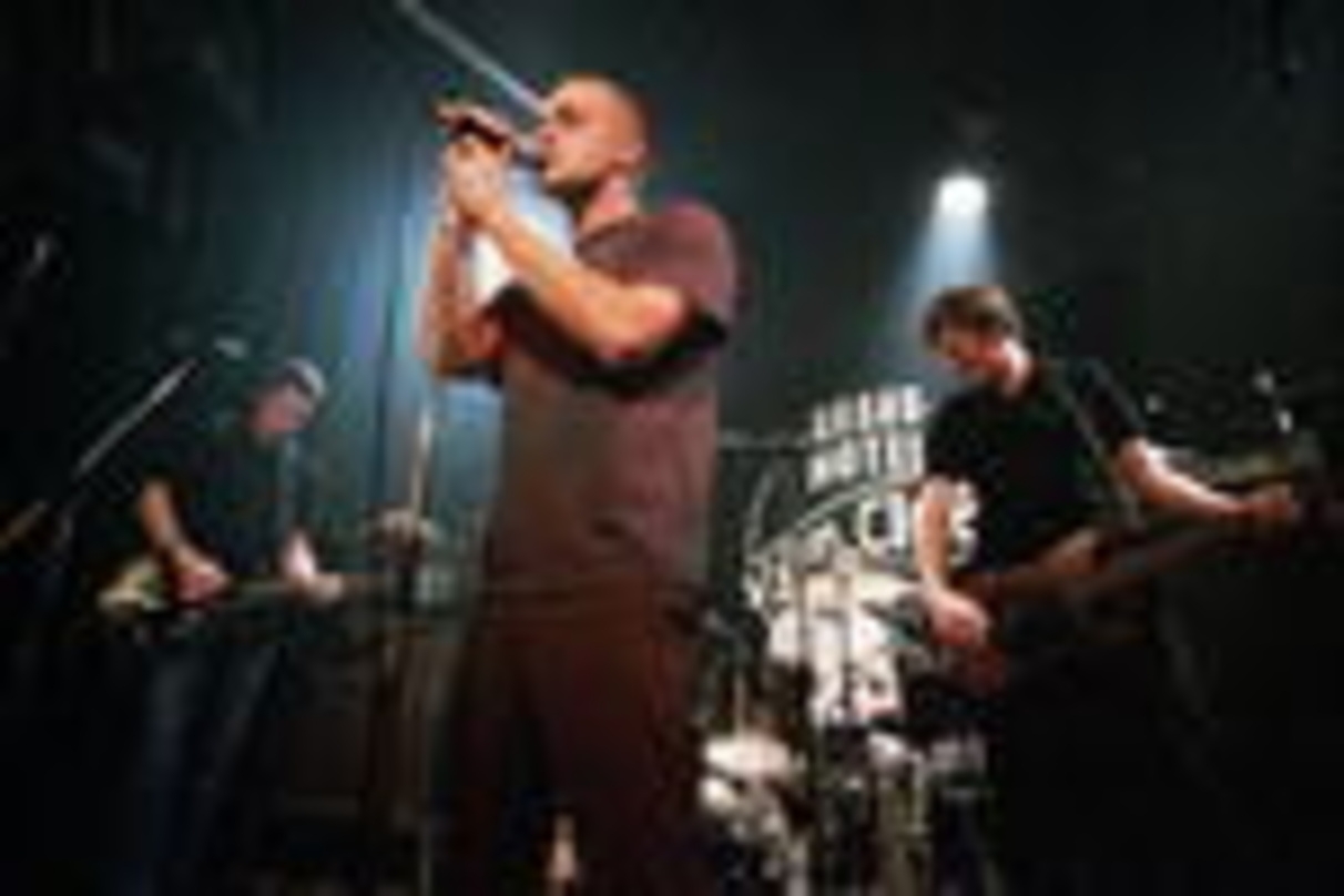 Jürgen Vogel mit der Band Hansen beim (Film-)Auftritt