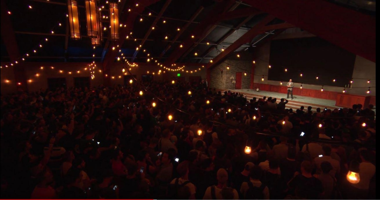 Die Sony-E3-Pressekonferenz fand zum Teiln auf einer Setnachbildung der Kirche aus "The Last of Us 2" statt