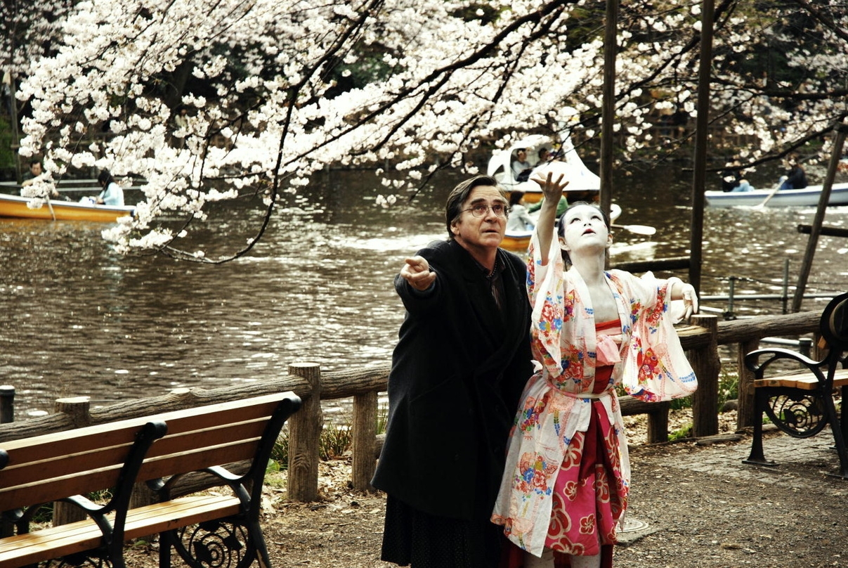 Die Programmierung von "Kirschblüten - Hanami" in der ARD an einem Samstagabend um 22.15 Uhr hat sieben Filmverbände auf den Plan gerufen