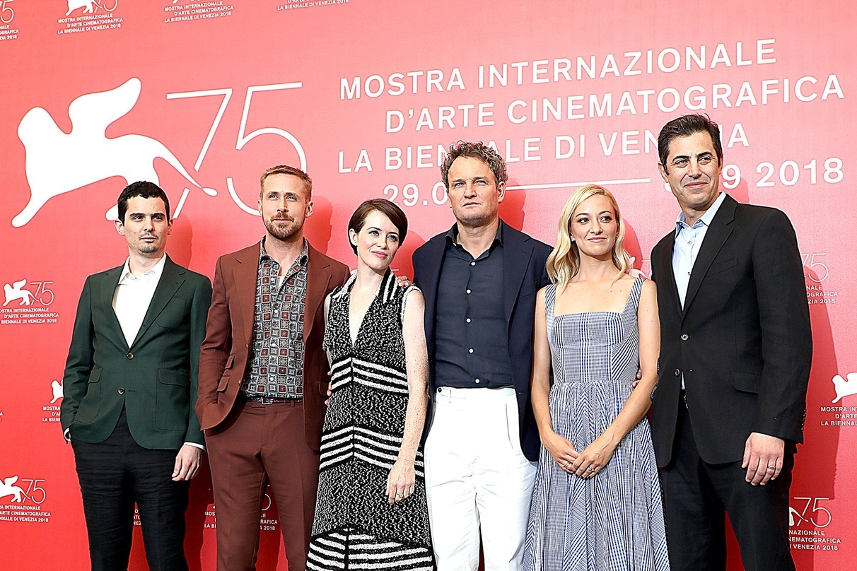 Regisseur Damian Chazelle (links im Bild) mit den Darstellern seines Venedig-Eröffnungsfilms "Aufbruch zum Mond"