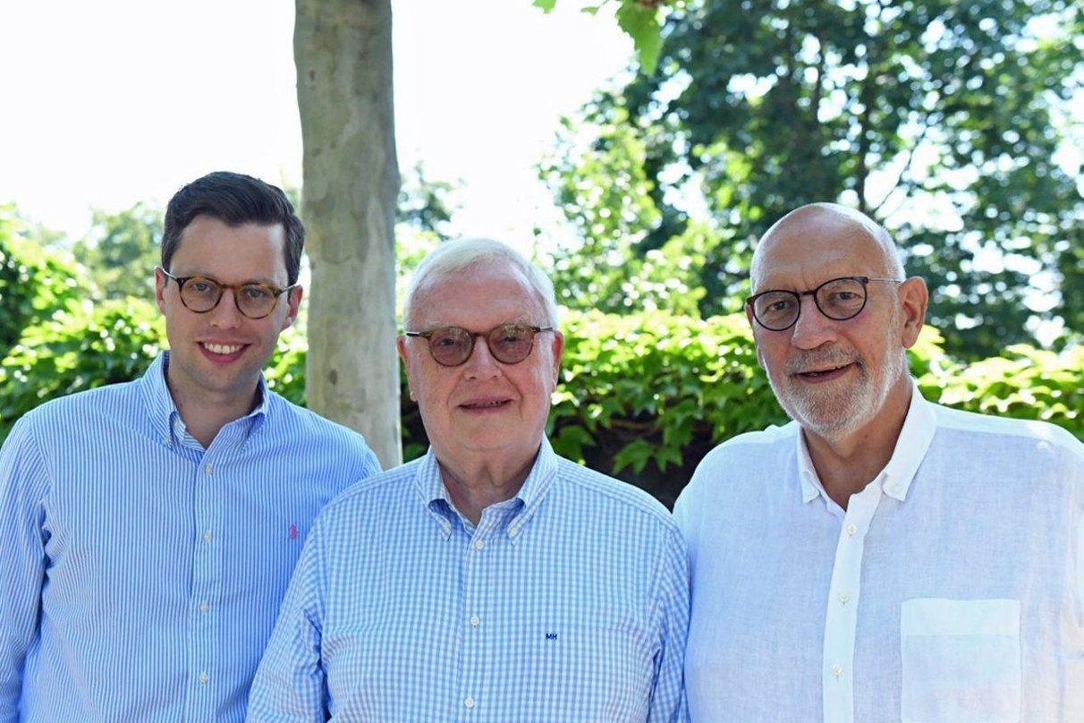 Die Führungstroika des Rheingau Musikfestivals (von links): Marsilius Graf von Ingelheim, Michael Herrmann und Claus Wisser