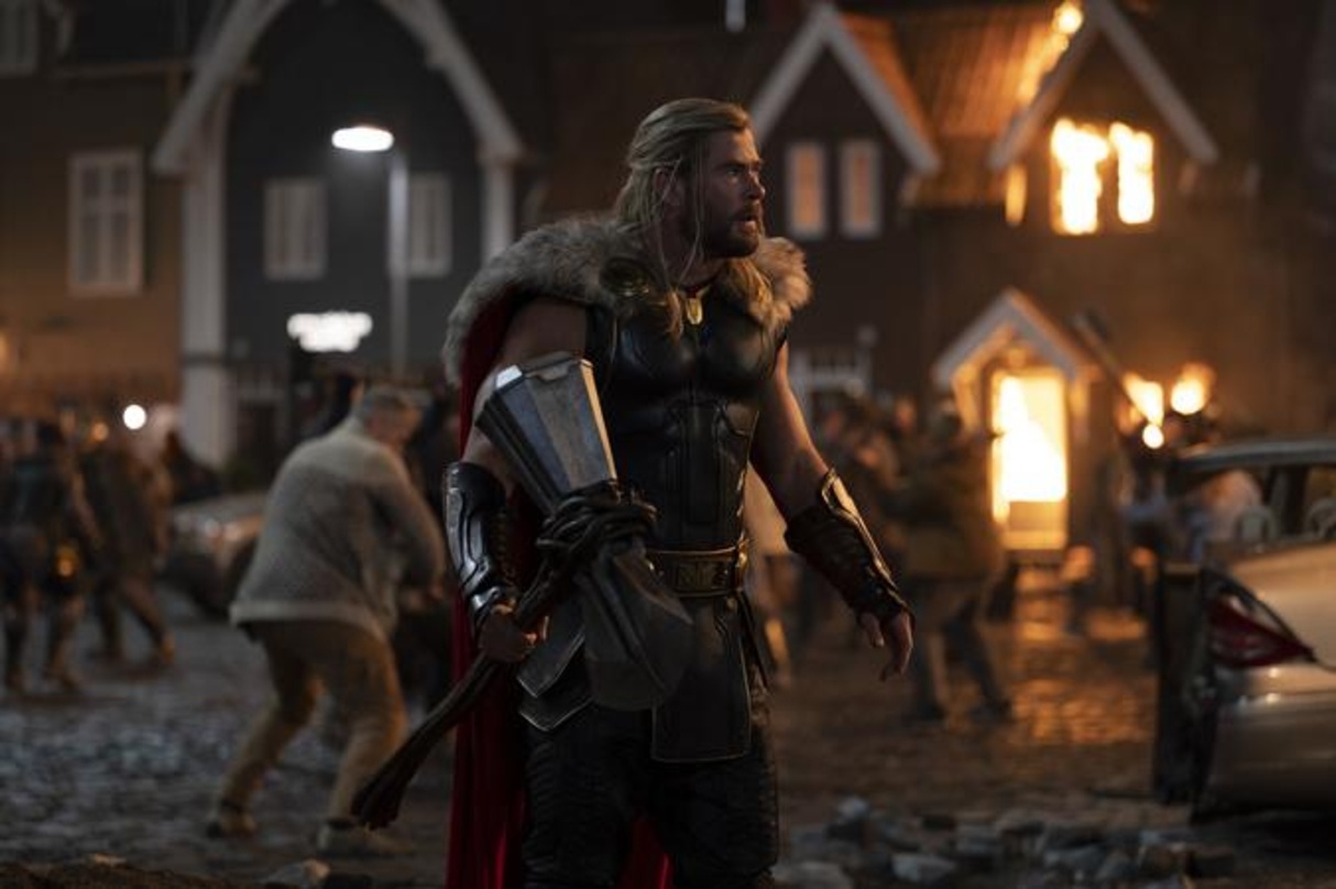 "Thor: Love and Thunder" verteidigt die Spitze