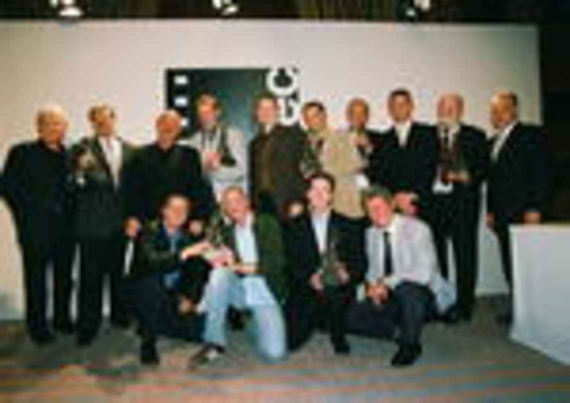 Die Preisträger des Cinec-Award 2002, ganz rechts mit dem Leiter der Bayerischen Staatskanzlei, Erwin Huber