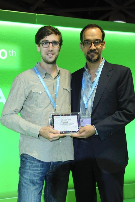 Der Gewinner des Vojahres: Stagelink-CEO Nikolas Schriefer (links) mit Mark Piibe (Executive Vice President Global Business Development & Digital Strategy Sony Music)