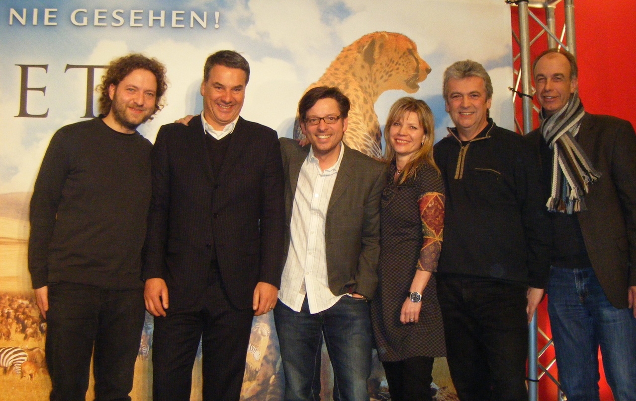 Bei der Premiere des Naturfilms "Serengeti" (v.l.n.r.): Komponist Ingmar Süberkrüb, Christian Kux (Produzent "Serengeti"), Komponist Martin Lingnau, Musikberaterin Andrea Stahn sowie Hans Cuny und Lars Ingwersen (beide Peermusic)