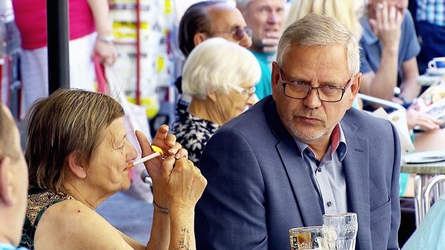 "stern TV": Karin Ritter (l.) und der Köthener Oberbürgermeister Bernd Hauschild (r.)