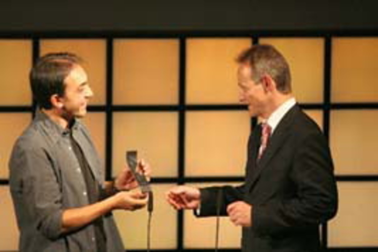 "Heinrich"-Gewinner Marco Martani (l.) mit Michael Reinhart von Volkswagen Financial Services