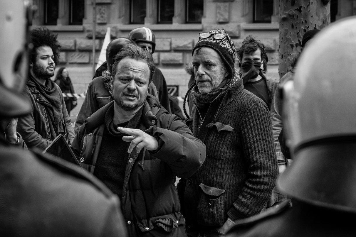Oliver Rihs mit Kameramann Felix von Muralt beim Dreh von "Bis wir tot sind oder frei", der Ende Februar in die deutschen Kinos kommt