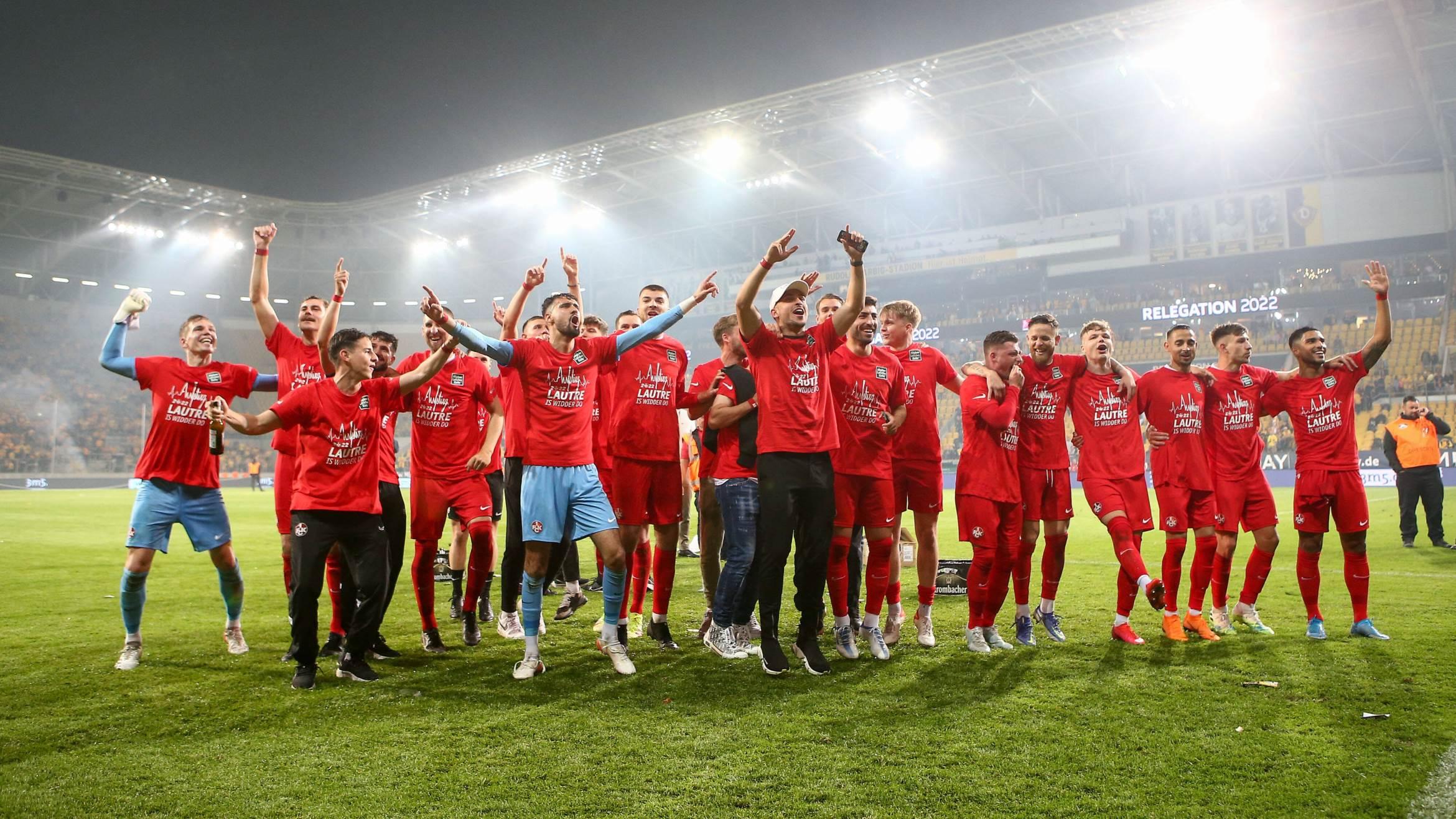 Der 1. FC Kaiserslautern nach dem Relegations-Sieg gegen Dynamo Dresden - 