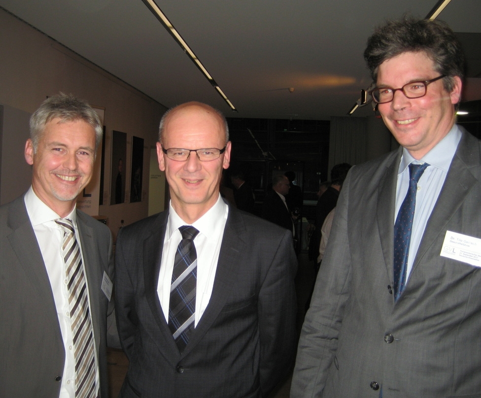 Sprach das Grußwort: Siegfried Kauder (M.) mit Guido Evers (l.) und Tilo Gerlach von der GVL (Bild: MusikWoche)