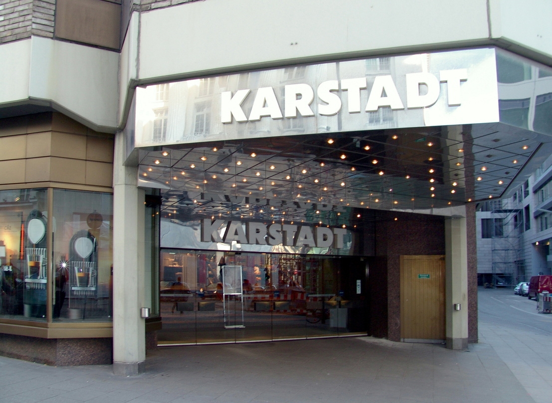 Die insolvente Warenhauskette Karstadt schreibt schwarze Zahlen