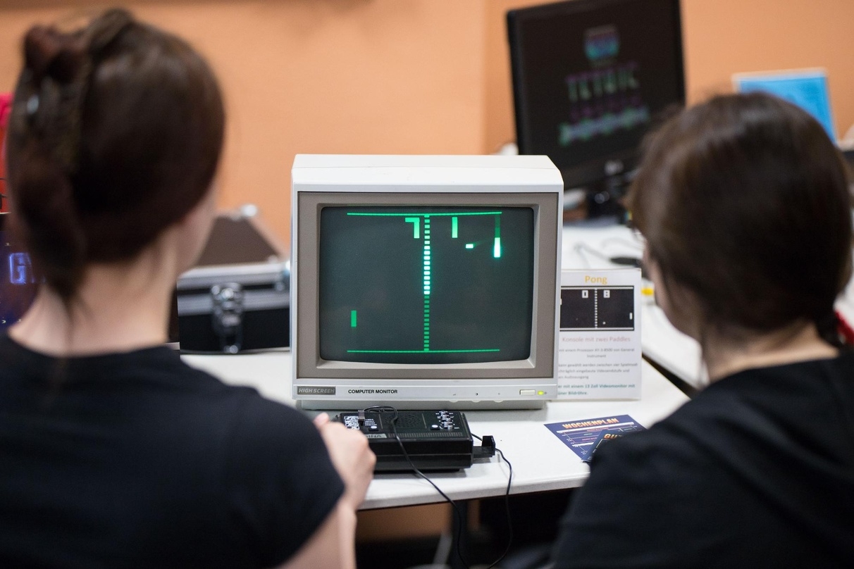 "Pong" von Atari wird in diesem Jahr 50. Bei der diesjährigen Computerspielenacht kann es wieder live und vor Ort gespielt werden.
