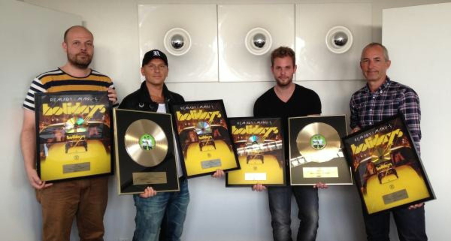 Feierten gemeinsam Gold und Platin (von links): Ramon Rey (Head Of Marketing/A&R Phonag Records), Remady, Manu-L und Stefan Planta (COO Phonag Records)