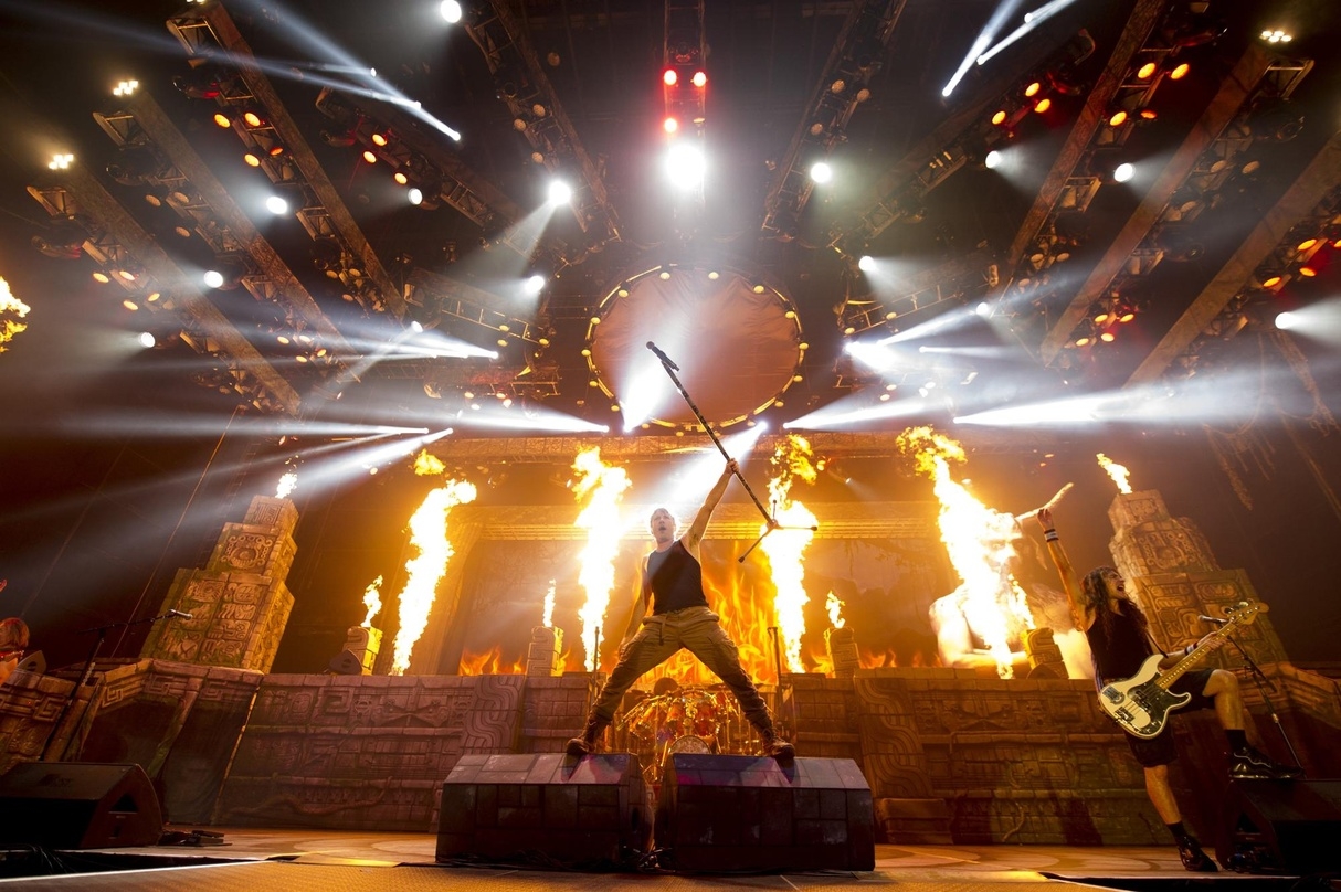Bildet den Abschluss des ersten Festivaltags: die Liveshow von Iron Maiden