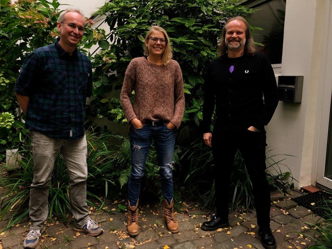  Arbeiten nun zusammen: Oliver Bergmann (links), Jenny Gottstein und Niels Andersen