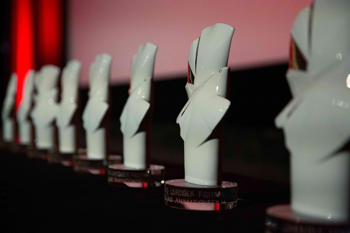 Im Internationalen Kurzfilmwettbewerb von DOK Leipzig wird in diesem Jahr erstmals eine Silberne Taube für den besten Dokumentar- oder Animationsfilm einer Nachwuchsregie vergeben 
