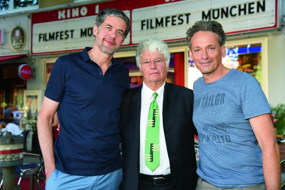 Marc Gabizon (r.) und Chrstioph Liedke (l.) mit Starregisseur Jean-Jacques Annaud, der beim Filmfest München seinen Kinohit "Der letzte Wolf" im Verleih von Wild Bunch Germany vorstellte