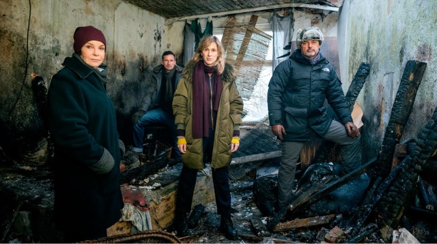Katrin Sass, Till Firit, Rikke Lylloff und Regisseur Andreas Herzog am Set des "Usedom Krimis"