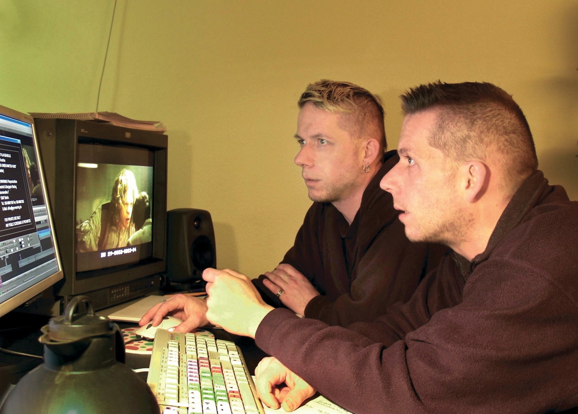 Die Regisseure Dominik und Benjamin Reding (hier bei der Arbeit an ihrem letzten gemeinsamen Film "Für den unbekannten Hund"