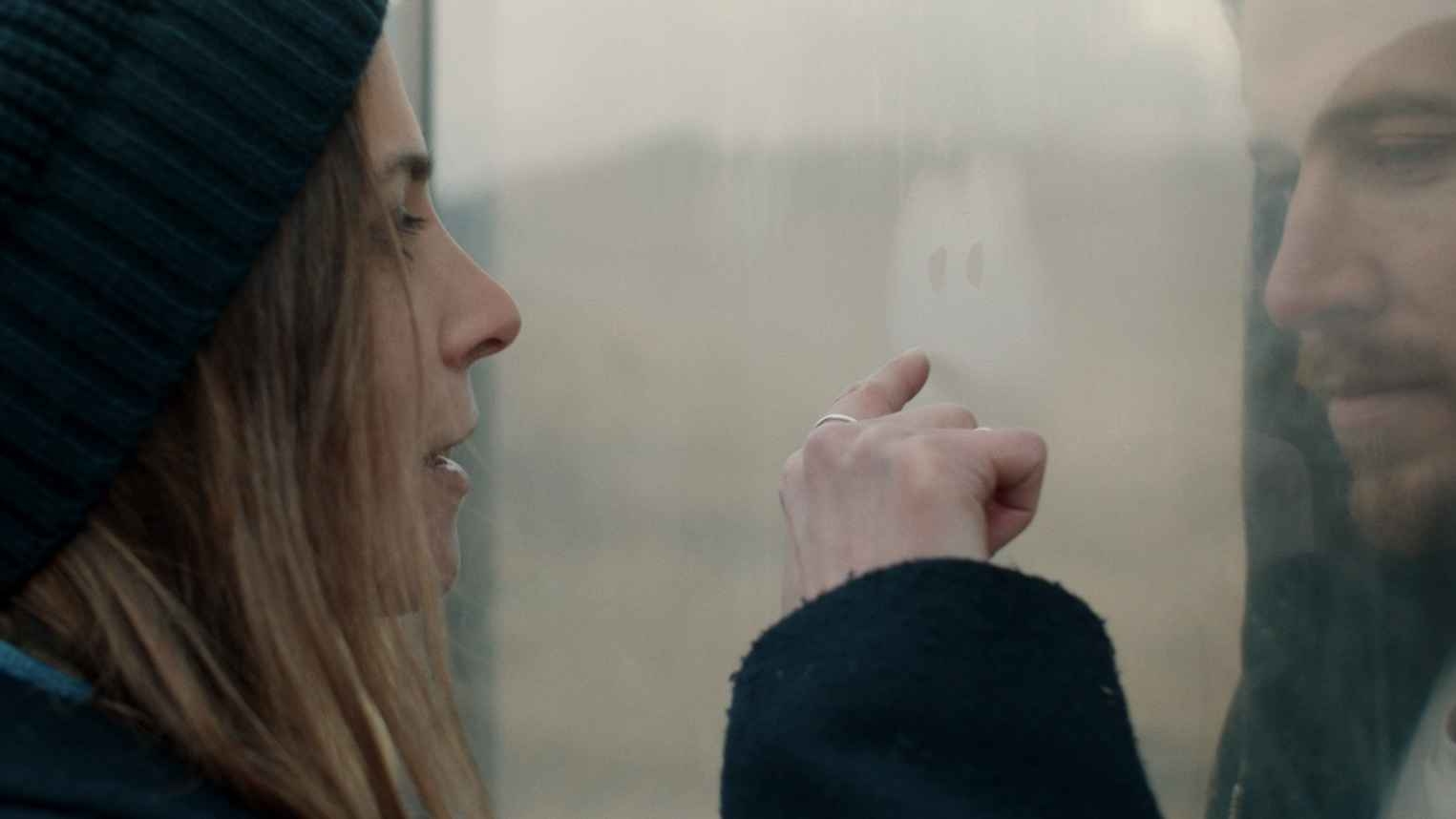 Aylin Tezel mit „Falling Into Place“ im Debütfilmwettbewerb in Tallinn