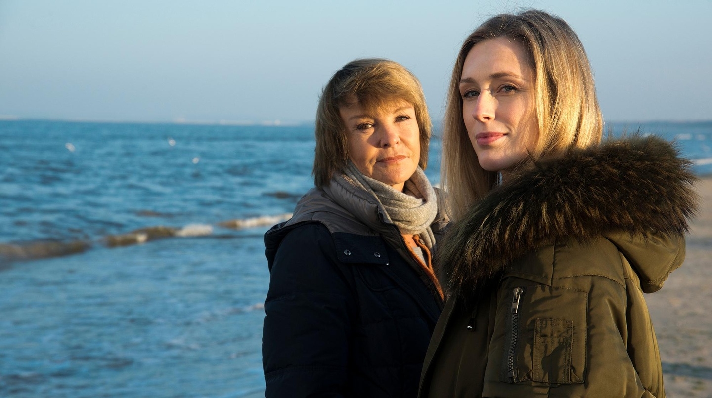 Katrin Sass und Rykke Lylloff in "Träume - Der Usedom-Krimi" 
