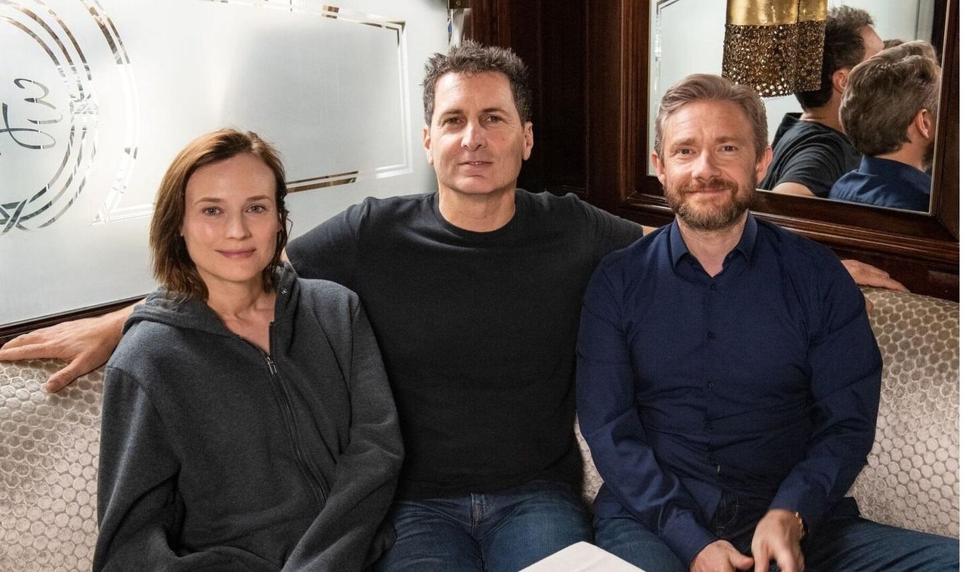 Diane Kruger, Yuval Adler und Martin Freeman am Set von "The Operative (AT)"