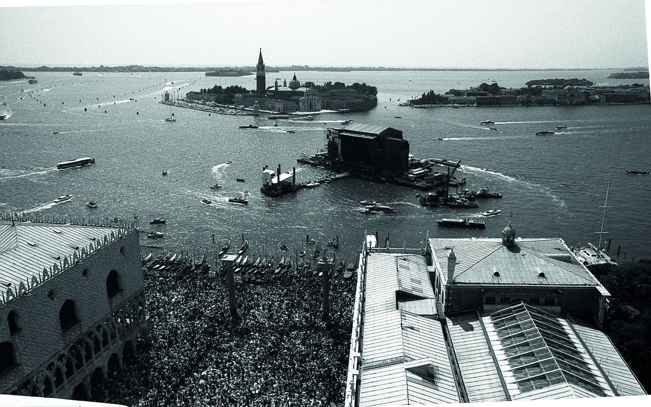 Historisches Ereignis: wo heute Hochwasser den Markusplatz von Venedig überflutet, fand 1989 das weltweit ausgestrahlte Konzert von Pink Floyd statt, das Warner Music nun als Teil der Box "The Later Years 1987 - 2019" veröffentlicht