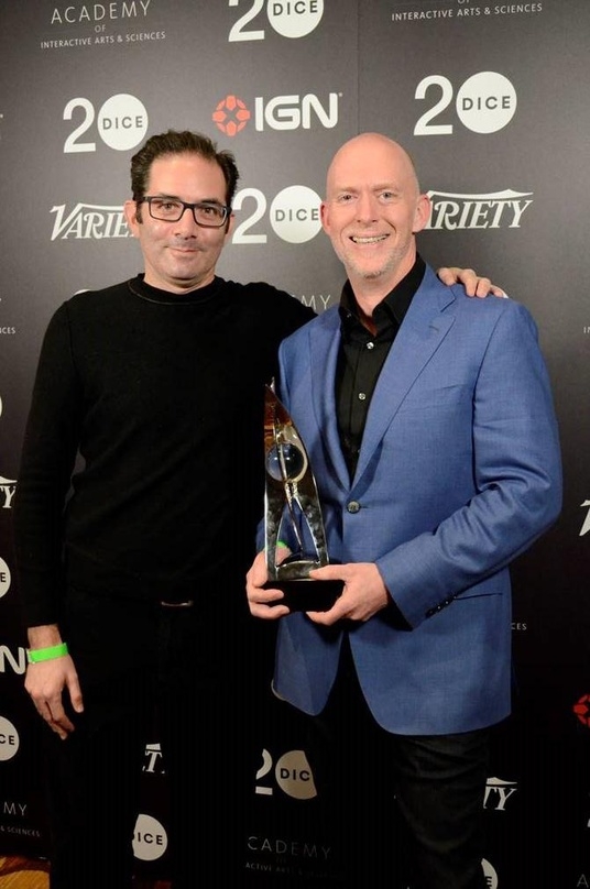 Frank Pearce (r.) und Jeff Kaplan nahmen den Award für "Overwatch" als bestes Spiel des Jahres entgegen
