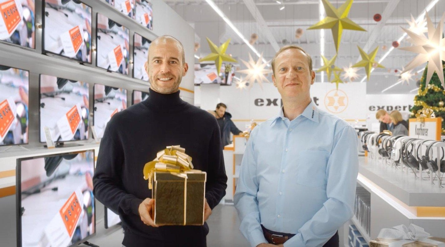 Markenbotschafter Mehmet Scholl soll zum Weihnachtsgeschäft expert-Kunden glücklich machen