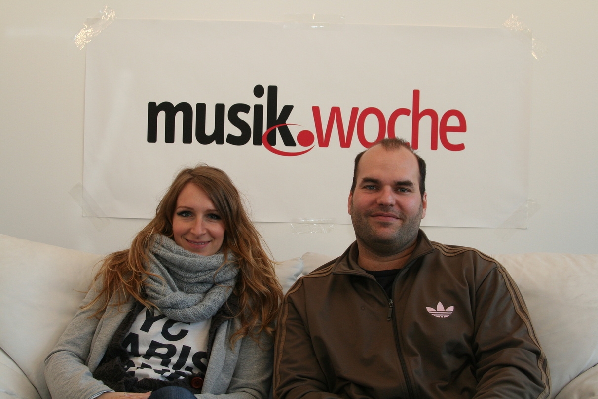 Stellten auf der MusikWoche-Couch ihr Comeback-Album "Bel Air" vor: Sängerin Sandra Nasic und Gitarrist Henning Rümenapp von den Guano Apes
