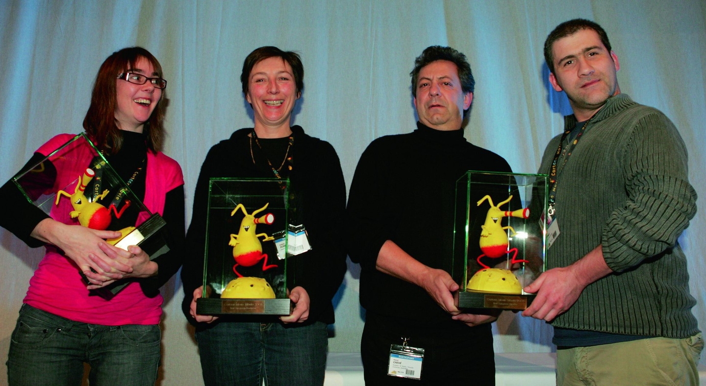 Adeline Monzier (Europa Distribution) und Valerie Schermann (Primea Linea) sowie Pascal Chevé (Pumpkin 3D Studio) und Franck Ekinci (Je Suis Bien Content), die den Preis für "Persepolis" entgegennahmen