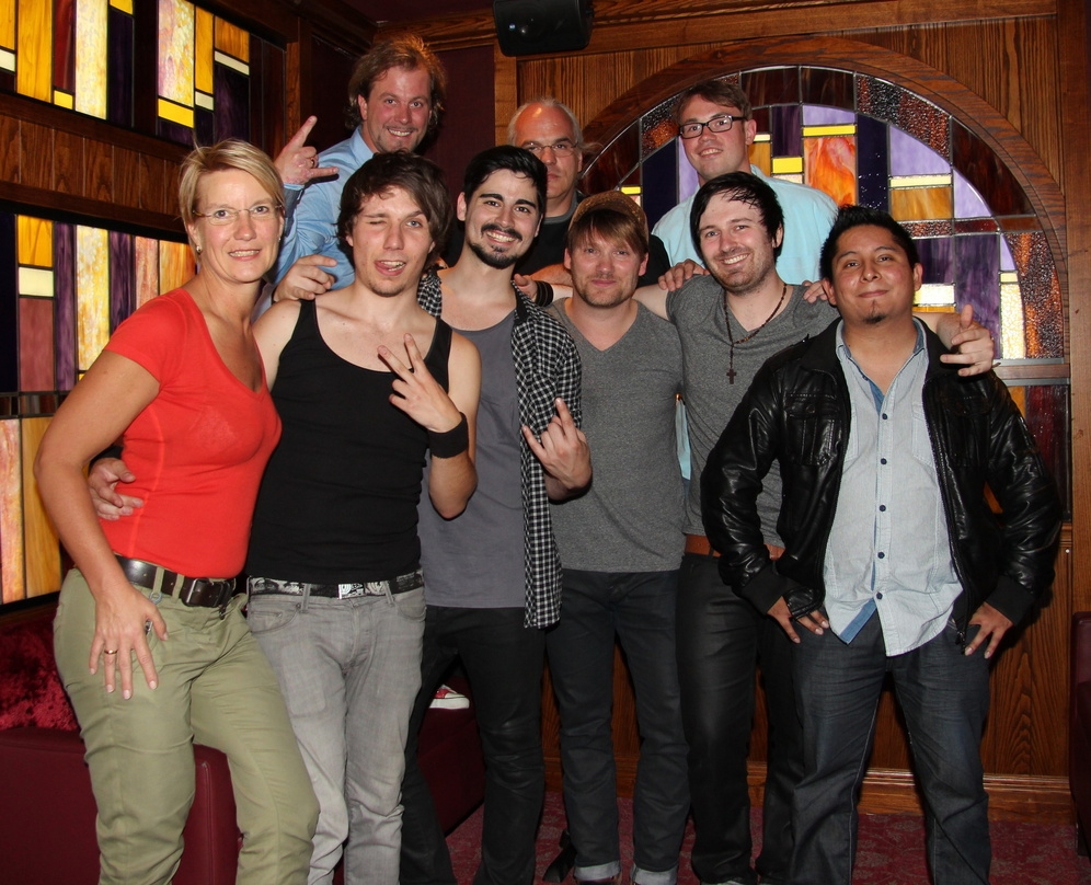 Stereotide und ihr Team nach dem Showcase im Hard Rock Cafe München
