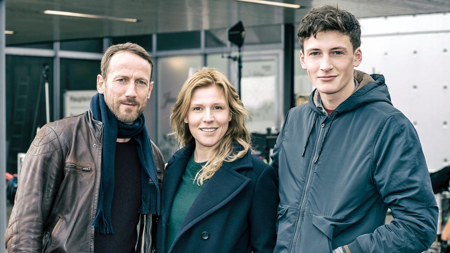 Wotan Wilke Möhring, Franziska Weisz und Levin Liam beim Drehstart für den NDR-"Tatort: Treibjagd"