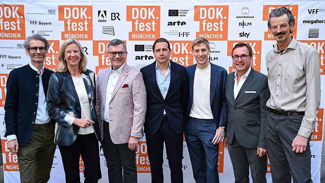 1.470 Gäste schauen "Watching You" zur Eröffnung des DOK.fest München