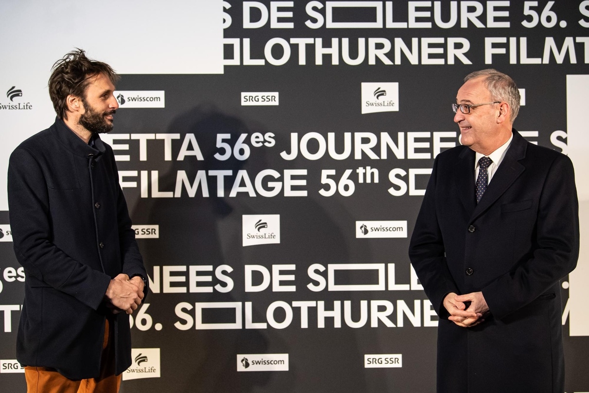 Bundespräsident Guy Parmelin (re.) und der Regisseur des Eröffnungsfilms, Niccolò Castelli, bei der Eröffnung der Solothurner Filmtage 