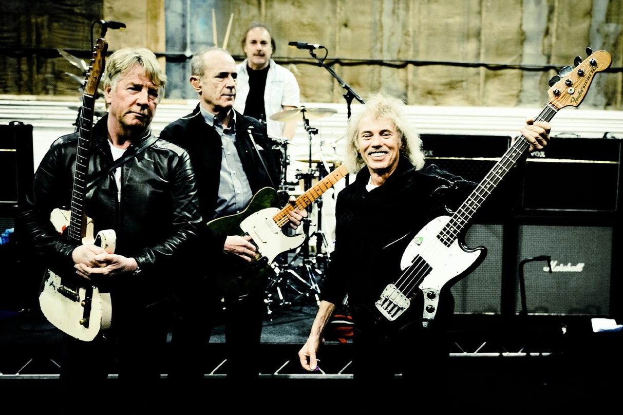 Unternehmen in klassischer Besetzung eine Zeitreise zurück in die Sechziger und Siebziger: Status Quo