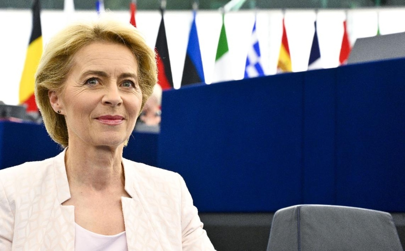 Rückt als erste Frau an die Spitze der Europäischen Kommission: Ursula von der Leyen, hier nach der mit knapper Mehrheit erfolgten Abstimmung
