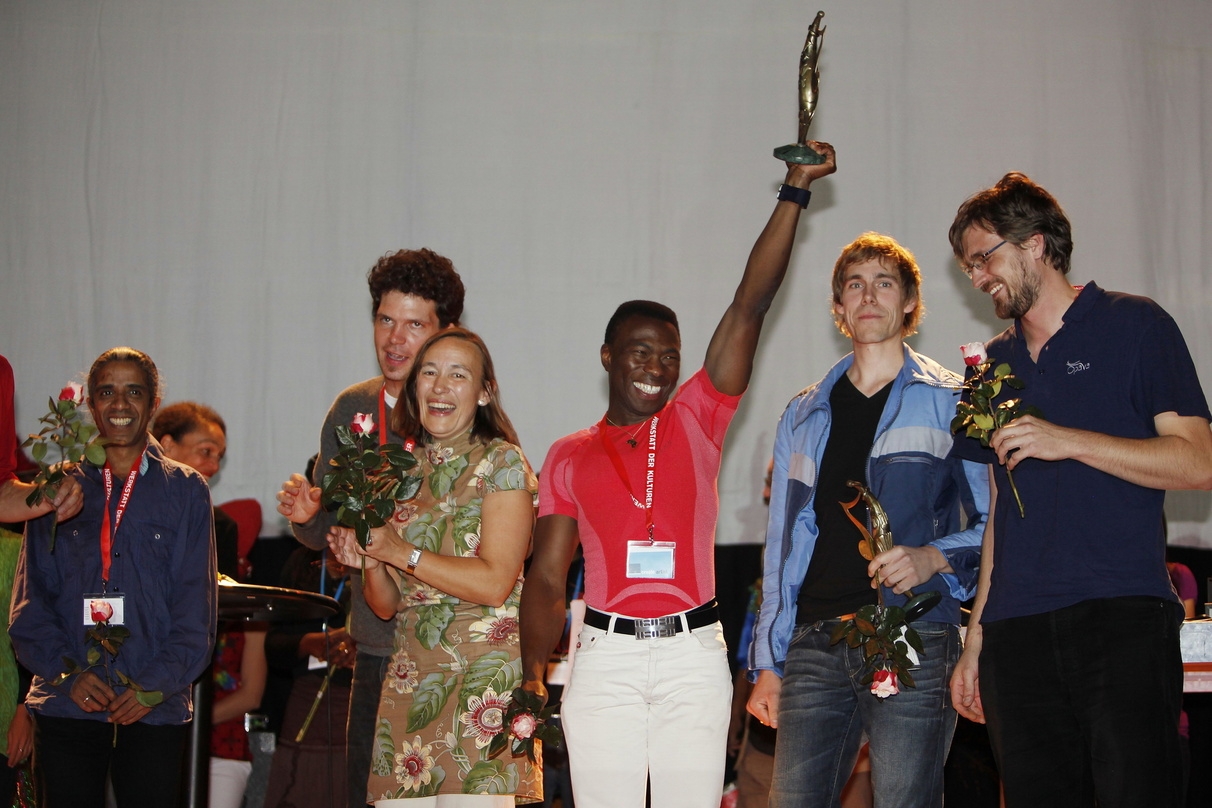 Übergab die Preise: creole-Projektleiterin Anette Heit (3.v.l.) mit glücklichen Gewinnern